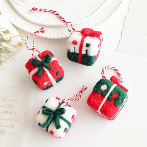 Adornos Colgantes Para Árbol De Navidad Caja De Regalo Mini De Fieltro De Lana Hecha A Mano Decoración Festiva Con Lazo Rojo Blanco Verde