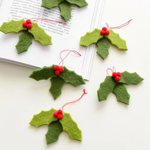 Decorazioni Appese Foglie Di Agrifoglio Di Natale Bacche Rosse Feltro Di Lana Tessuto Non Tessuto Fatto A Mano DIY Albero