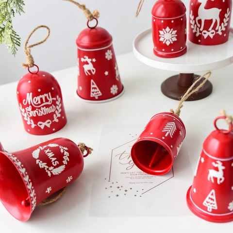 Ornamenti Appesi Di Natale Campanelli In Ferro Rossi Con Motivo Di Renna Fiocco Di Neve E Corda Di Canapa