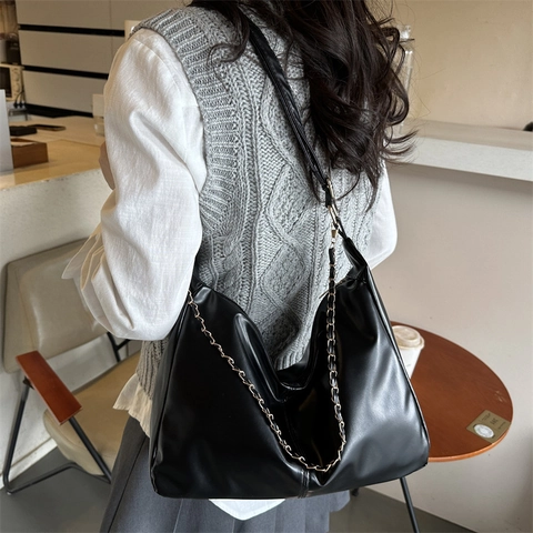 Borsa Tote da Donna Retro in Pelle PU Grande Capacità Moda Inverno Casual Borsa a Tracolla Con Catena in Metallo Borsa Hobo