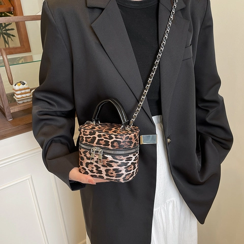 Damen Beuteltasche mit Leopardenmuster Mode Kunstleder Mini Zylindrische Umhängetasche mit Kettenriemen Silber Reißverschluss Handtasche