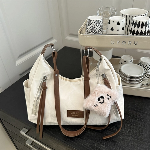 Borsa Tote da Donna Retrò di Grande Capacità Bianco Crema a Tracolla con Trama Stropicciata e Tracolla in Pelle Marrone Pendolare