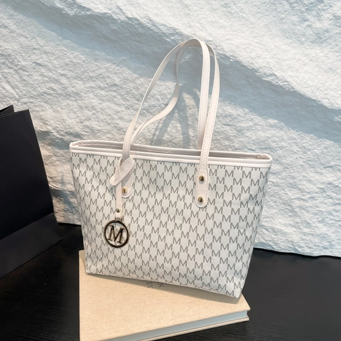 Damen Mode PU Leder Tragetasche Mit M Buchstabe Monogramm Druck Große Kapazität Umhängetasche Mit Gold Metall Anhänger Für Arbeit Shopping Freizeit Alltag