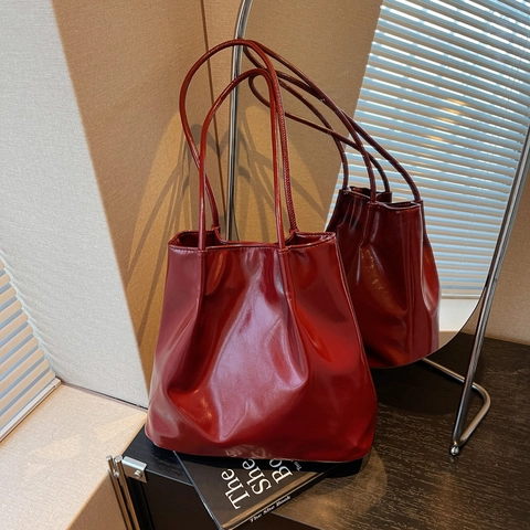 Korean Style Minimalist Shiny PU Leather Tote Bag For Women Large Capacity Fashion Shoulder Bag Commuter Handbag Pleated Bag
