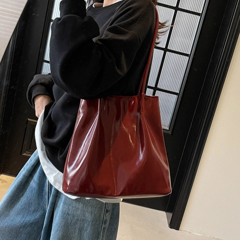 Korean Style Minimalist Shiny PU Leather Tote Bag For Women Large Capacity Fashion Shoulder Bag Commuter Handbag Pleated Bag