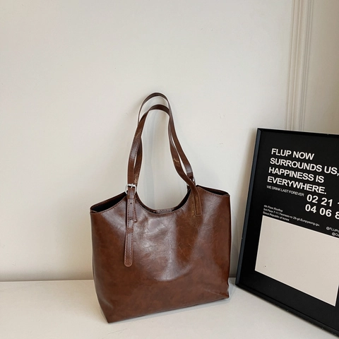 Large Capacity Oil Wax PU Leather Tote Bag For Women Vintage Solid Color Commuter Shoulder Bag With Adjustable Strap Urban Simple Handbag