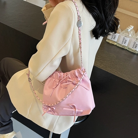 Damen PU Leder Eimertasche Schleife Dekor Kordelzug Plissee Schulter Umhängetasche Metallkette