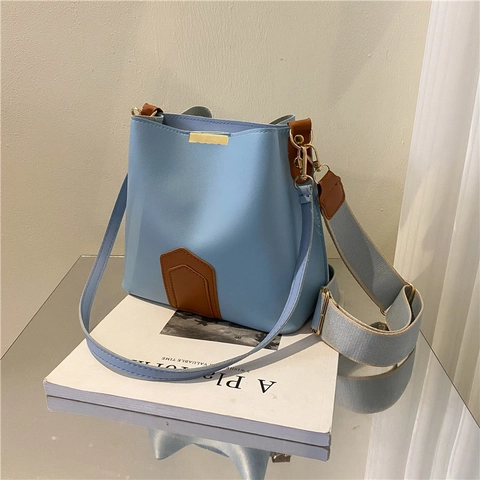 Damen PU Leder Bucket Bag Nischen Design Kontrastfarbe Patchwork Breiter Gurt Gold Hardware Schulter Umhängetasche