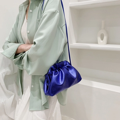 Borsa Nuvola a Pieghe in Pelle PU Metallica Minimalista Coulisse Borsa a Tracolla Moda Pouch Bag per Donna