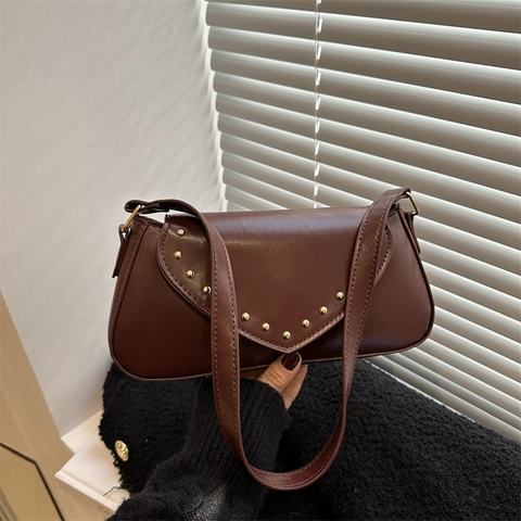 Bolso de Axila de Cuero PU Vintage para Mujer Bolso de Hombro Baguette con Remaches Retro Color Sólido Elegante Bolso Diario