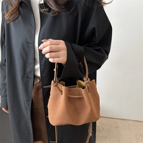 Borsa a Secchiello da Donna in Pelle PU a Pieghe Con Coulisse e Nodo Borsa a Mano Tracolla per Stile Quotidiano di Tendenza
