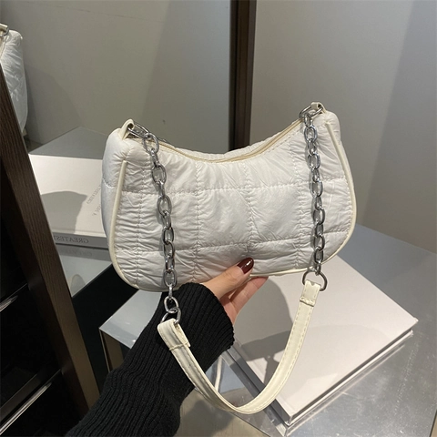 Borsa Sottobraccio Trapuntata da Donna Tinta Unita in Tessuto Oxford Con Catena d'Argento Piccola Borsa a Tracolla Minimalista