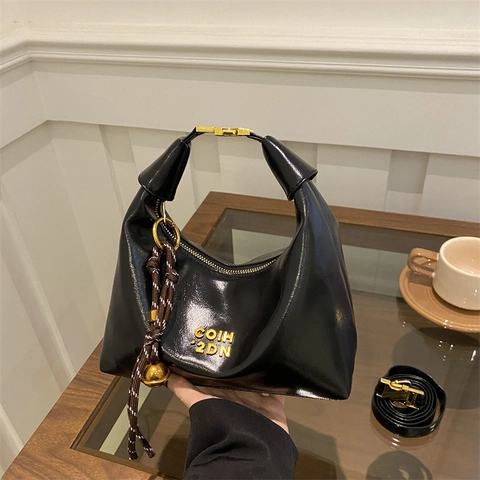 Sac Bandoulière Femme Cuir PU Rétro Hobo Dumpling Quincaillerie Dorée Pendentif Corde Et Bandoulière Réglable