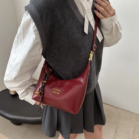 Sac Bandoulière Femme Cuir PU Rétro Hobo Dumpling Quincaillerie Dorée Pendentif Corde Et Bandoulière Réglable