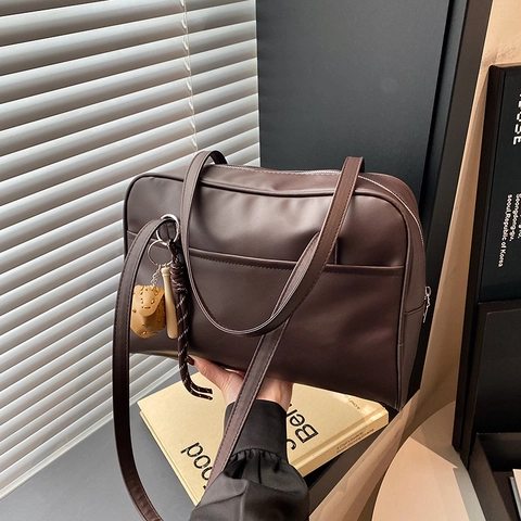 Borsa Tote Donna Grande Capacità in Pelle PU Borsa a Tracolla Boston Con Ciondolo da Baseball Moda Pendolarismo Quotidiana
