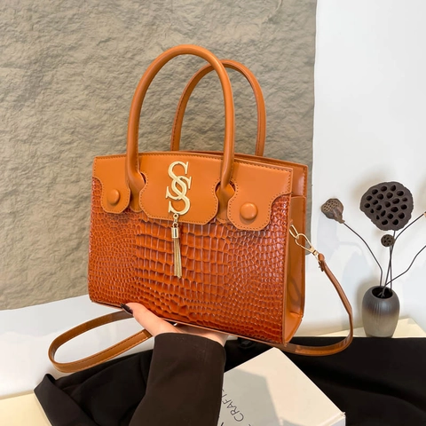 Women PU Leather Crocodile Pattern Handbag Tassel Metal Logo Crossbody Bag Elegant Tote Square Bag Single Shoulder Strap