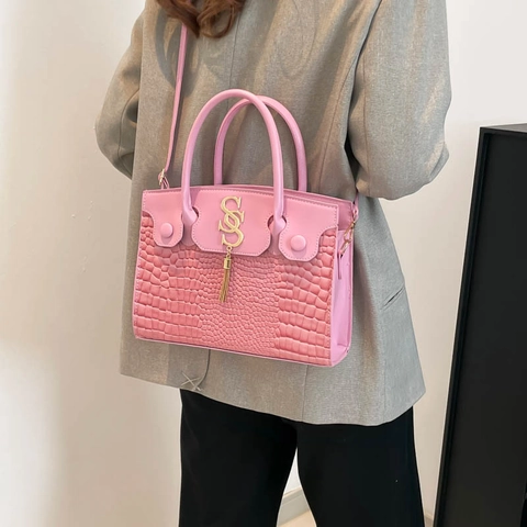 Women PU Leather Crocodile Pattern Handbag Tassel Metal Logo Crossbody Bag Elegant Tote Square Bag Single Shoulder Strap