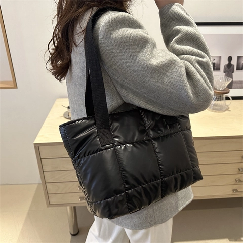 Damen Metallic Gesteppte Tragetasche Große Kapazität Gefütterte Schultertasche Winter Mode Puffer Handtasche Für Den Täglichen Gebrauch