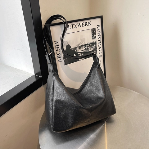 Large Capacity Retro Solid Color PU Leather Tote Bag For Women Casual Commute Hobo Shoulder Bag With Plush Pendant