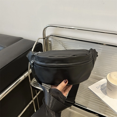 Sac de Poitrine Minimaliste en Cuir PU pour Femmes Sac Ceinture Décontracté Couleur Unie Avec Bandoulière Réglable Sacoche Banane Mode pour Voyage