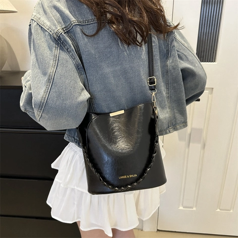 Minimalist PU Leather Bucket Bag For Women Woven Handle Shoulder Bag With Adjustable Strap Solid Color Crossbody Bag Handbag Daily Commuting Pouch Set