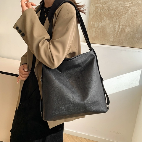 Women Retro Large Capacity Shoulder Bag Textured PU Leather Adjustable Wide Strap Minimalist Hobo Tote For Daily Commute
