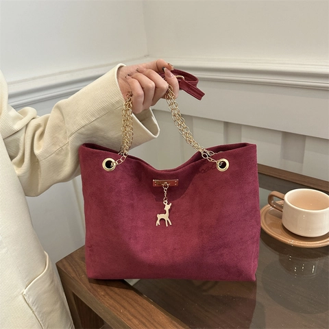 Bolso Tote Vintage De Gamuza Para Mujer Gran Capacidad Bolso De Hombro Con Cadena Dorada Y Colgante De Ciervo Bolso Retro