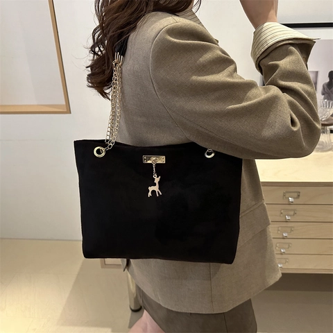 Bolso Tote Vintage De Gamuza Para Mujer Gran Capacidad Bolso De Hombro Con Cadena Dorada Y Colgante De Ciervo Bolso Retro