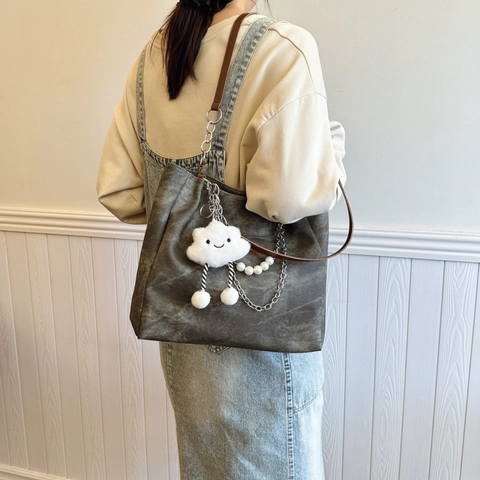 Retro Washed PU Leather Tote Bag Large Capacity Shoulder Bag With Faux Artificial Pearl Chain And Cloud Charm Minimalist Chic Women