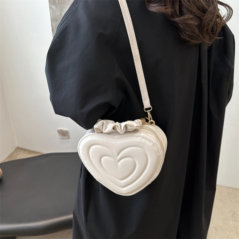 Mode Herzförmige PU Leder Schultertasche Für Damen Geraffter Griff Gesteppte Umhängetasche Mit Verstellbarem Riemen Alltägliche Tasche