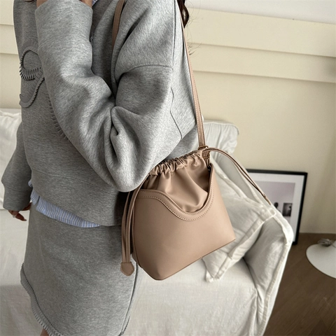 Bolso Cubo Minimalista para Mujer de Cuero PU con Cordón Estilo Urbano Vintage Bolso de Hombro Color Sólido Moda Tendencia Bolso de Axila