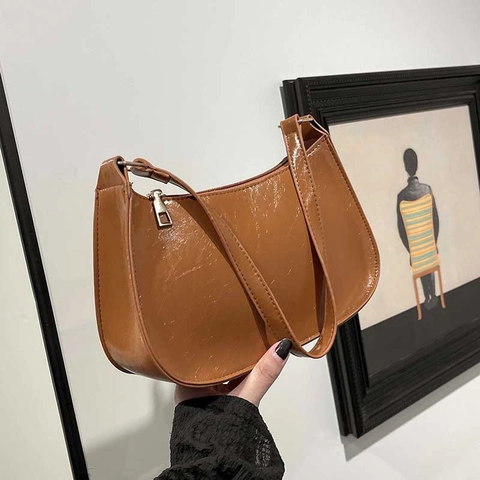 Bolso de Axila de Cuero PU Minimalista para Mujer Textura de Cera de Aceite Retro Bolso de Hombro Media Luna Hobo