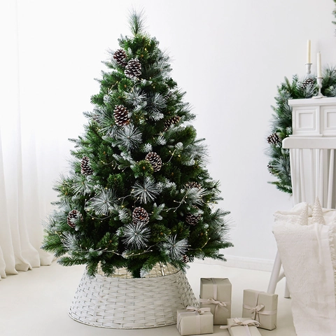 Künstlicher Weihnachtsbaum Mit Schneebeflockten Spitzen Kiefernzapfen Vorinstallierte Warme LED Lichter PE PET Kiefernnadel