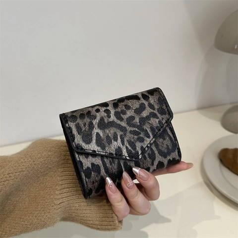Damen Dreifach Gefaltetes Portemonnaie Leopardendruck PU Leder Kartenhalter Tasche Mit Ausweisfenster Metallverschluss Mode