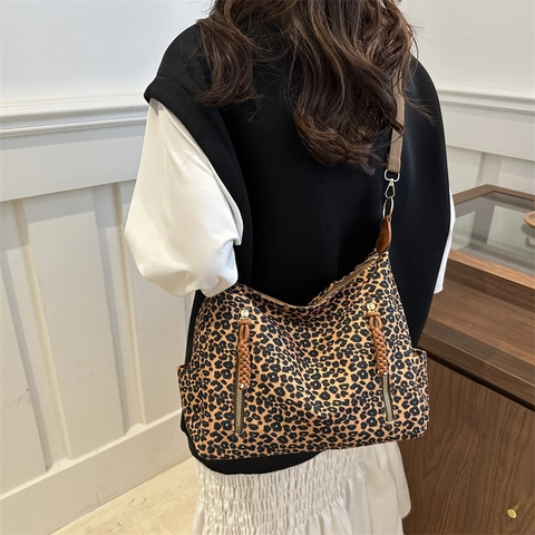 Sac Fourre-Tout en Toile pour Femmes avec Imprimé Léopard Grande Capacité Sac à Épaule Décontracté Sac Bandoulière Tendance avec Large Sangle