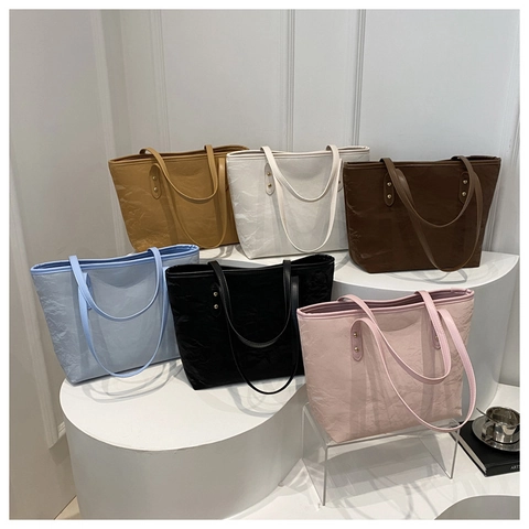 Damen Große Kapazität Plissiert PU Leder Einkaufstasche Mode Lässig Pendeln Schultertasche Mit Metallnieten Doppelgriffe