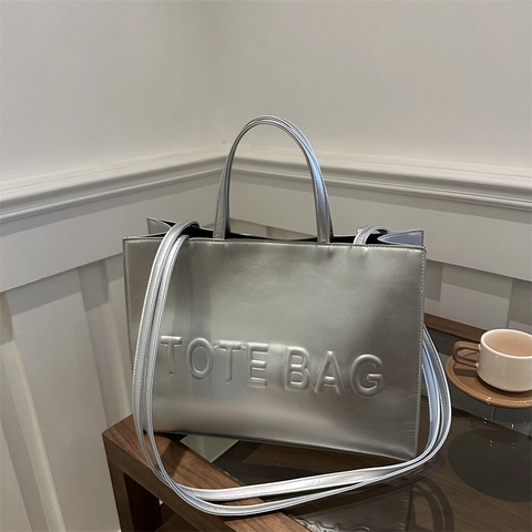 Borsa Tote da Donna in Pelle PU di Grande Capacità con Lettere Goffrate Borsa a Tracolla Retrò Pendolare Argento Nero Marrone