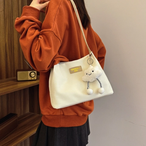Bolso De Hombro Tipo Tote Para Mujer Textura De Gofre Cuero PU Gran Capacidad Retro Chic Bolso De Axila Con Colgante De Nube