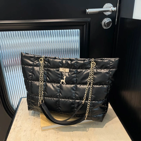 Bolso Tote Acolchado para Mujer Gran Capacidad Nylon Brillante Metálico Bolso de Hombro Con Cadena Y Colgante Ciervo Moda