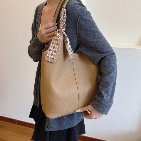 Bolso Tote de Cuero PU con Textura de Lichi para Mujer Con Decoración de Bufanda de Cuadrícula Bolso de Hombro para Trabajo
