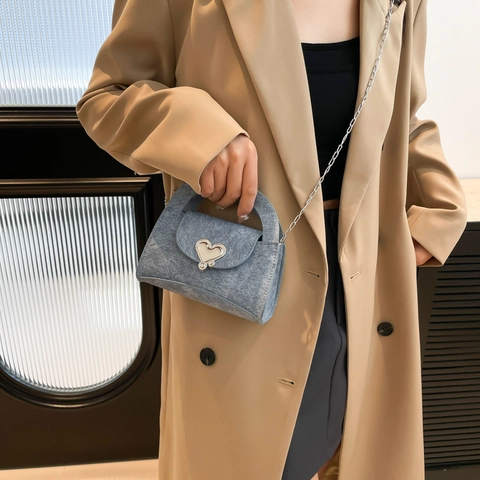Women Mini Handbag Heart Metal Buckle Chain Shoulder Crossbody Bag PU Leather Solid Color Vintage Fashion Square Bag