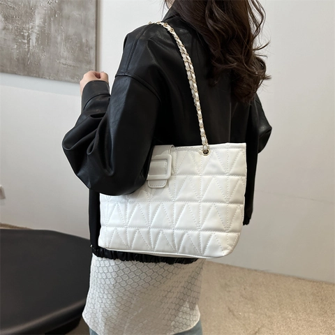 Bolso de Hombro con Cadena de Celosía de Diamante Acolchado para Mujer Cuero PU Viaje Diario Bolso Tote Elegante Versátil Mediano
