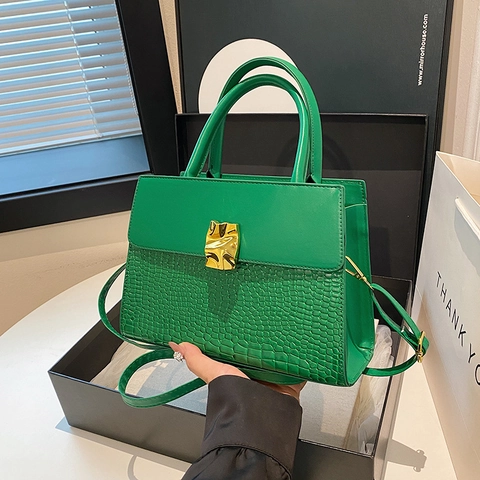 Vintage Women's PU Leather Crocodile Pattern Shoulder Bag Small Square Handbag With Metal Buckle Casual Crossbody Bag
