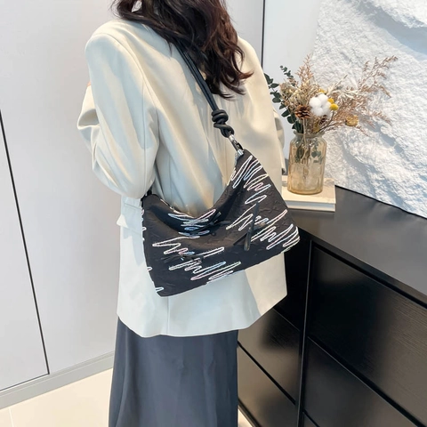 Sac Fourre-Tout en Nylon pour Femmes Avec Broderie Ondulée et Nœud Décoratif Sac à Épaule Grande Capacité pour le Quotidien