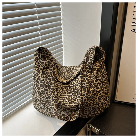 Leopard Print Large Capacity Canvas Tote Bag For Women Casual Slouchy Shoulder Bag Fashion Underarm Bag Zipper Closure