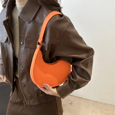 Women Solid Color Felt Synthetic Leather Crocodile Embossed Crescent Underarm Bag Street Style Minimalist Hobo Shoulder Bag