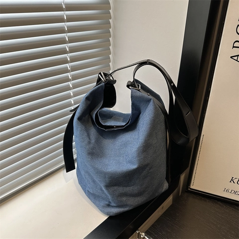 Borsa A Spalla A Secchiello In Tela Denim Grande Capacità Minimalista Hobo Tote Urbano Con Tracolla In Pelle Regolabile Per Donna
