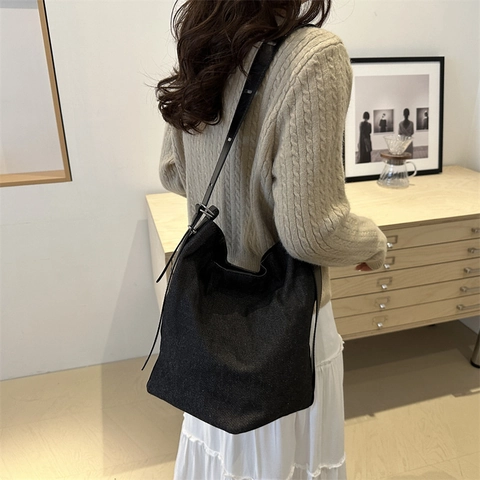 Borsa A Spalla A Secchiello In Tela Denim Grande Capacità Minimalista Hobo Tote Urbano Con Tracolla In Pelle Regolabile Per Donna