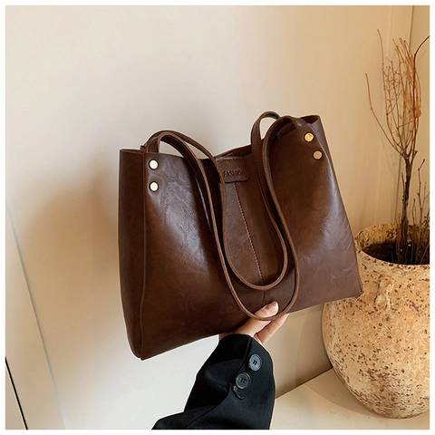 Large Capacity Women Tote Bag PU Leather Vintage Textured Simple Minimalist Shoulder Handbag Rivet Decor Letter Label