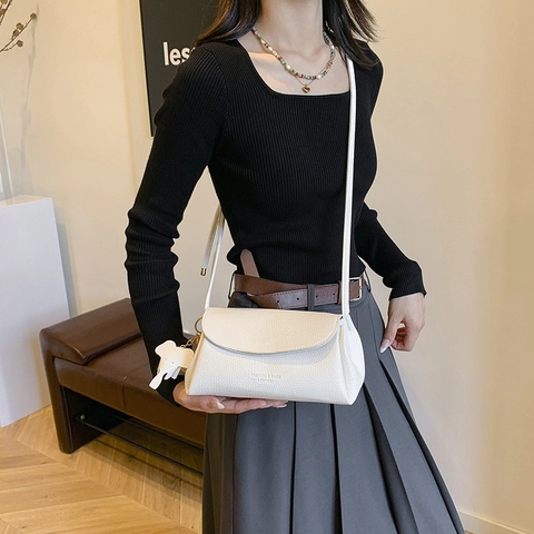 Minimalist Pebble Grain Synthetic Leather Women Shoulder Bag With Charm Solid Color Crossbody Bag For Daily Casual Style